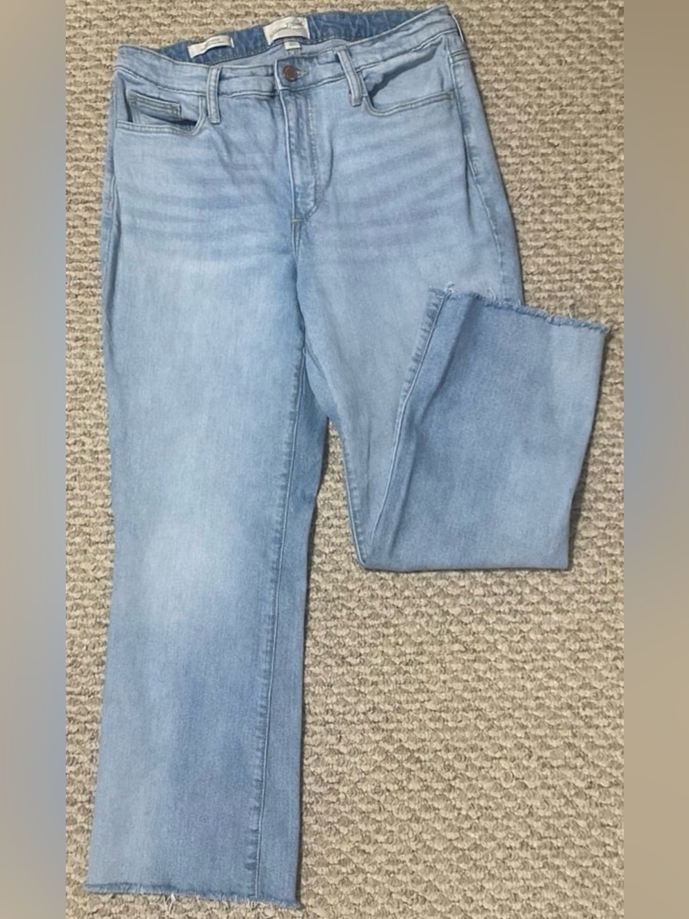 Light Wash Women's Jeans - Classic Straight Fit